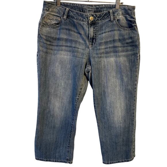 Y2K Maurices Stitched Embellished Denim Capri Jeans – Size 14 (Fits 10/12) - Picture 2 of 3